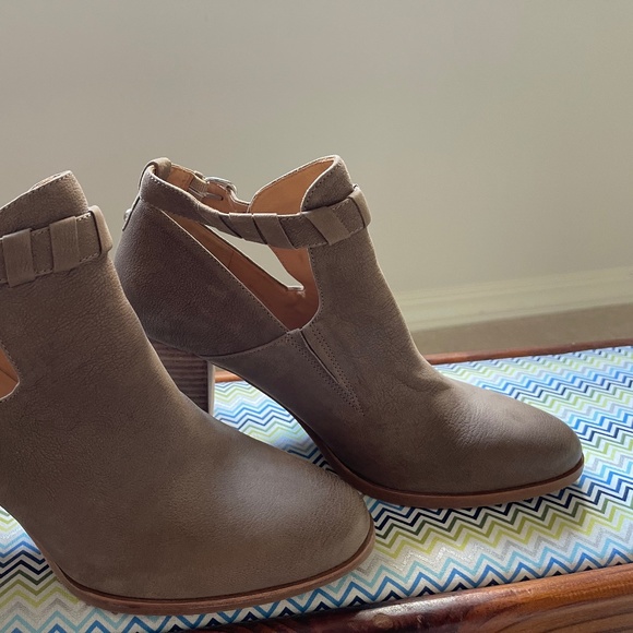 Via Spiga Taupe Bootie - Picture 5 of 11